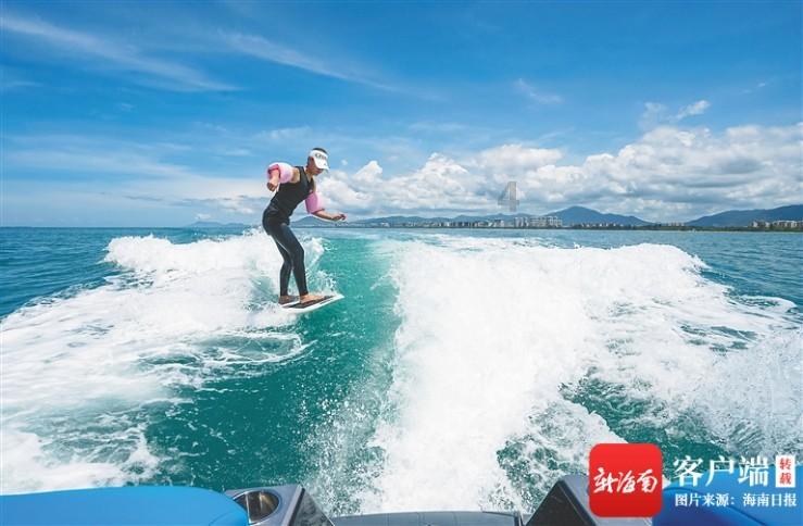 流浪狗中毒后被好心人抢救，灌水的效果真的太好了